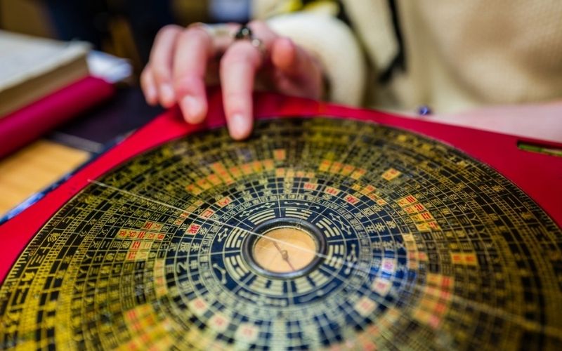 Việc xem tuổi là bước khởi đầu quan trọng, giúp Canh Thìn 2000 chuẩn bị tốt nhất cho lễ khai trương